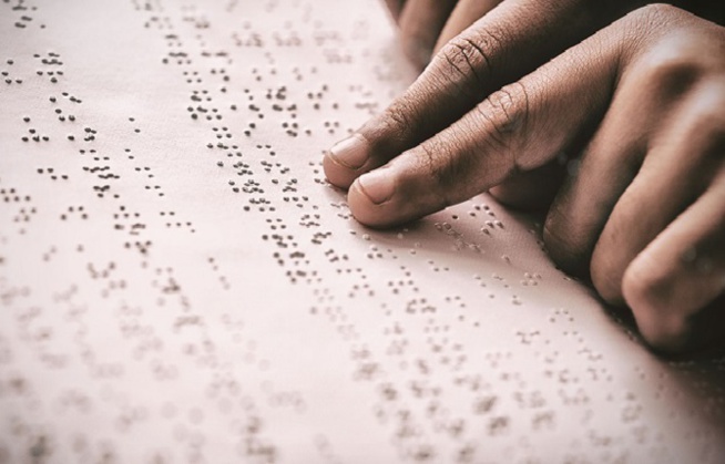 Grande particularité du CFEE à Saint-Louis : Un candidat mal voyant compose en braille Grande particularité du CFEE à Saint-Louis : Un candidat mal voyant compose en braille