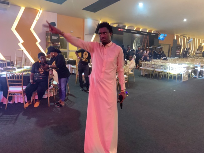 Waly Seck en mode Sound check pour la plus prestigieuse soirée de distinctions de l'Afrique de l'Ouest les Cauris d'or Edition 2021. Waly Seck en mode Sound check pour la plus prestigieuse soirée de distinctions de l'Afrique de l'Ouest les Cauris d'or Edition 2021.