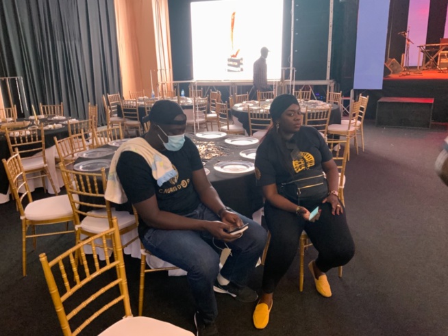 Waly Seck en mode Sound check pour la plus prestigieuse soirée de distinctions de l'Afrique de l'Ouest les Cauris d'or Edition 2021. Waly Seck en mode Sound check pour la plus prestigieuse soirée de distinctions de l'Afrique de l'Ouest les Cauris d'or Edition 2021.