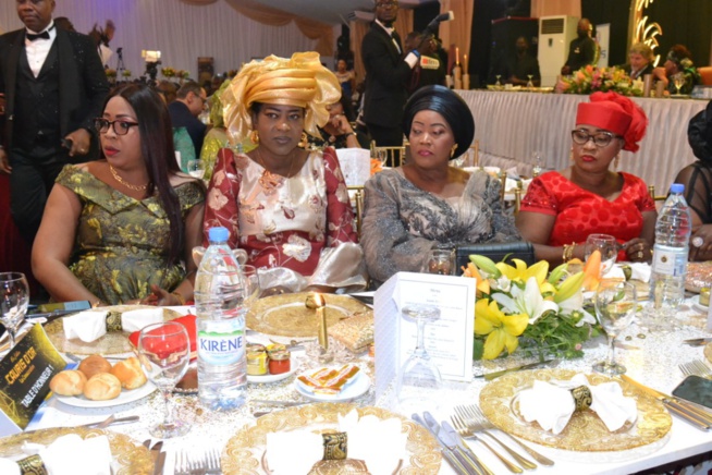 Pari réussit pour la 16 eme éditions de la plus prestigieuse Gala de l'Afrique, en images les Cauris d'or 2021. Regardez Pari réussit pour la 16 eme éditions de la plus prestigieuse Gala de l'Afrique, en images les Cauris d'or 2021. Regardez