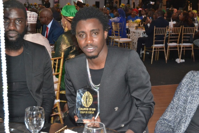 Wally Seck honoré par le président Mbagnick Diop à la soirée des Cauris d'or