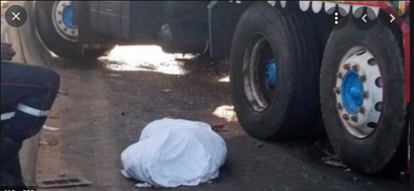 Accident: Un camion fauche mortellement une vieille dame et son petit-fils Accident: Un camion fauche mortellement une vieille dame et son petit-fils