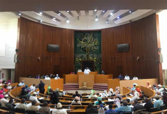 Echanges de tirs nourris lors du vote: L'opposition cogne, le Pouvoir riposte Echanges de tirs nourris lors du vote: L'opposition cogne, le Pouvoir riposte