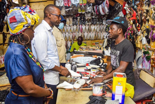 Soumbédioune et Médina : Ousmane Sonko et son staff en visite chez les artisans Soumbédioune et Médina : Ousmane Sonko et son staff en visite chez les artisans