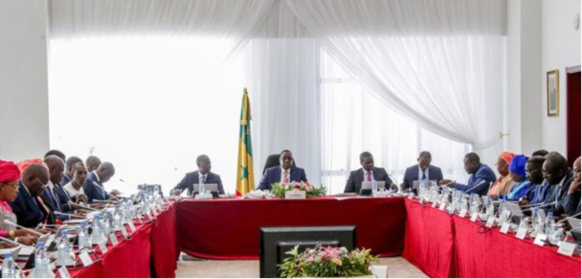 Conseil des Ministres en pause: Macky Sall rappelle à ses Ministres la nécessite de poursuivre le travail Conseil des Ministres en pause: Macky Sall rappelle à ses Ministres la nécessite de poursuivre le travail