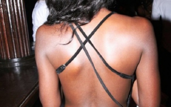 Ils détenaient des vidéos où elle faisait l’amour : une domestique contrainte par son ex copain et son ami à se prostituer Ils détenaient des vidéos où elle faisait l’amour : une domestique contrainte par son ex copain et son ami à se prostituer