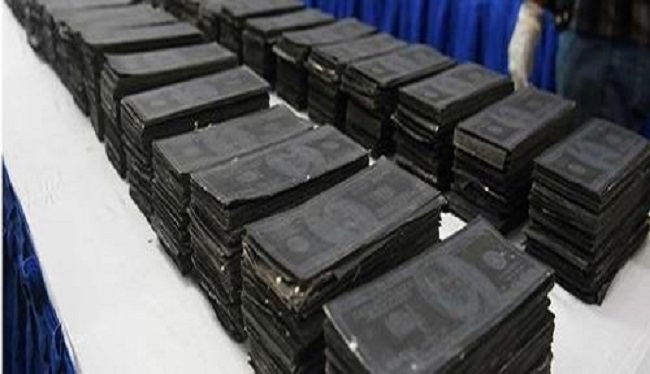 Coup de filet des Douaniers à Mpack : plus de 184 millions en billets noirs saisis Coup de filet des Douaniers à Mpack : plus de 184 millions en billets noirs saisis