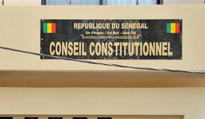 Remarque du CRD : Composé de 4 membres, le Conseil constitutionnel “source d’instabilité juridique”
