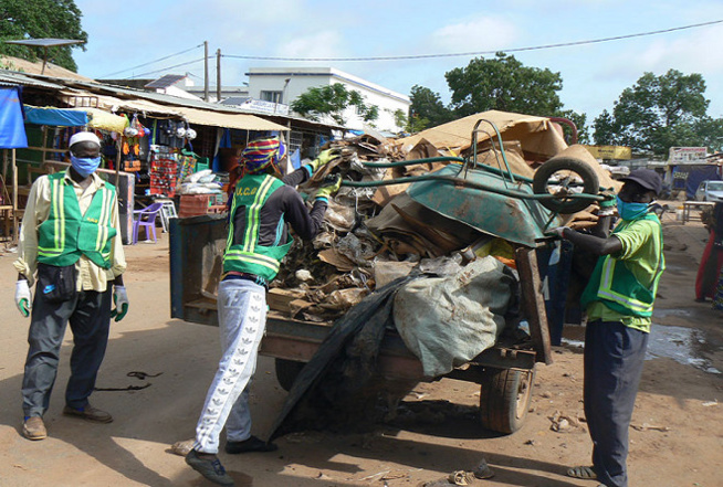 Tabaski à Dakar: Des milliers de tonnes de déchets ramassées par les agents du nettoiement Tabaski à Dakar: Des milliers de tonnes de déchets ramassées par les agents du nettoiement