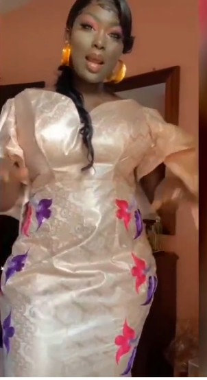 Amsa de "Maîtresse d'un homme marié" en mode jongama lors de la Tabaski