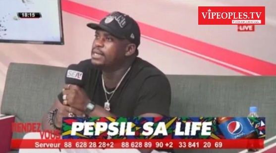 URGENT: Un téléspectateur attaque KHALIFA RAPPEUR en direct et lui remet à sa... URGENT: Un téléspectateur attaque KHALIFA RAPPEUR en direct et lui remet à sa...
