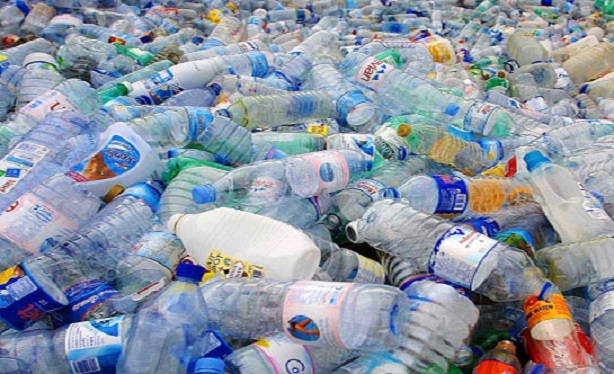 Lutte contre les déchets plastiques : des mesures plus coercitives annoncées Lutte contre les déchets plastiques : des mesures plus coercitives annoncées