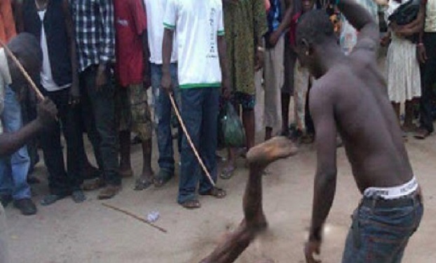 Attaque d’une boutique à Orkadiéré : un des braqueurs lynché par les populations Attaque d’une boutique à Orkadiéré : un des braqueurs lynché par les populations