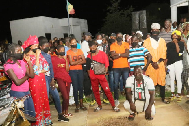 Remise officielle des motos jakartas offerts à la jeunesse de Niandane par Wally Seck lors de son concert du 11 juillet dernier.