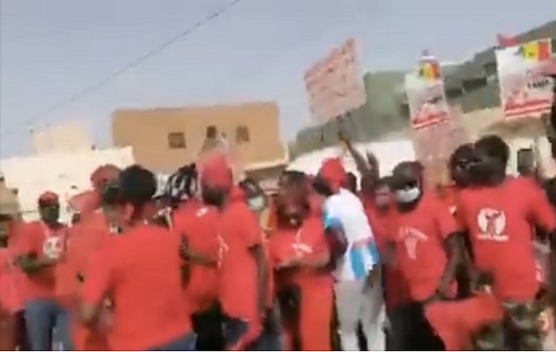 Insécurité, insalubrité à Darou Rahmane 4 : Les habitants arborent des brassards rouges pour s’indigner de leur mal vivre Insécurité, insalubrité à Darou Rahmane 4 : Les habitants arborent des brassards rouges pour s’indigner de leur mal vivre