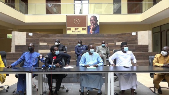 Conférence de Presse de la Task Force Républicaine : la Covid-19 et la révision des listes électorales passées à la loupe Conférence de Presse de la Task Force Républicaine : la Covid-19 et la révision des listes électorales passées à la loupe