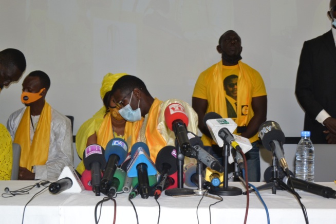 En images: Al Hassane Niang Pdt du mouvement "Djitel Wareef" signe son entré aux prochaines élections présidentielle de 2024. En images: Al Hassane Niang Pdt du mouvement "Djitel Wareef" signe son entré aux prochaines élections présidentielle de 2024.