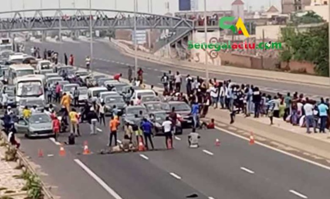 Vidéo-Inondations : violents affrontements à Keur Massar et à Boune entre policiers et populations Vidéo-Inondations : violents affrontements à Keur Massar et à Boune entre policiers et populations