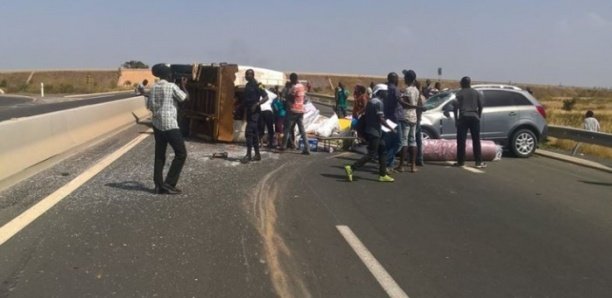 Autoroute à péage: Un camion s'est renversé à hauteur de Sangalkam Autoroute à péage: Un camion s'est renversé à hauteur de Sangalkam