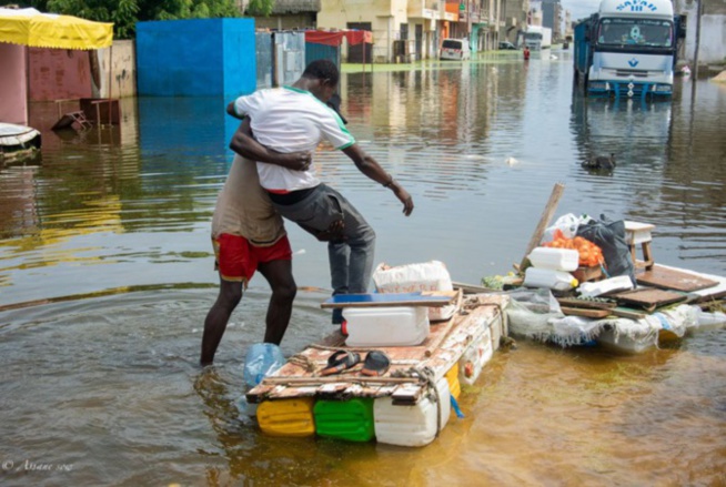 Inondations dans la banlieue: Un lutteur sinistré tabasse un sapeur-pompier Inondations dans la banlieue: Un lutteur sinistré tabasse un sapeur-pompier