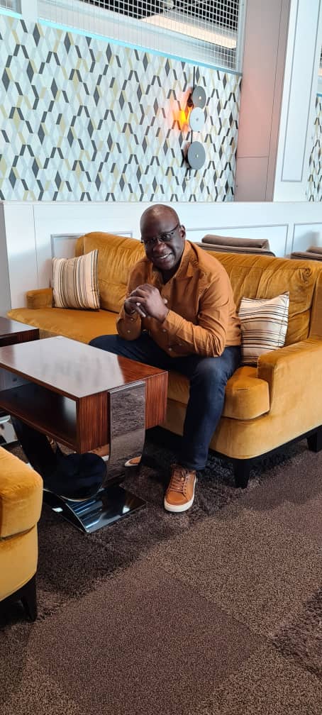Le président du MEDS Mbagnick Diop en route au bercail aprés un sejour d'affaire à Paris pour les prochaine ALA de New York en Novembre