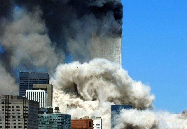 USA : un avion a percuté un immeuble dans le Connecticut à Farmington USA : un avion a percuté un immeuble dans le Connecticut à Farmington