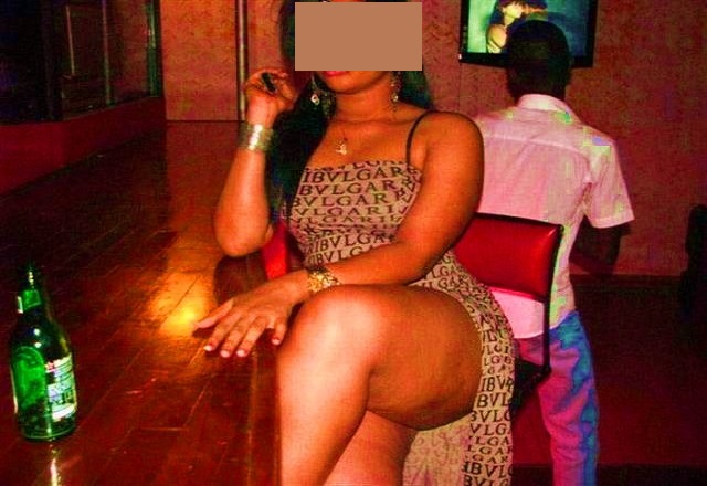 R. B., 32 Ans, Diplômée se confie : « ’La prostitution, même si je la fais avec regret, est ma seule issue »’ R. B., 32 Ans, Diplômée se confie : « ’La prostitution, même si je la fais avec regret, est ma seule issue »’