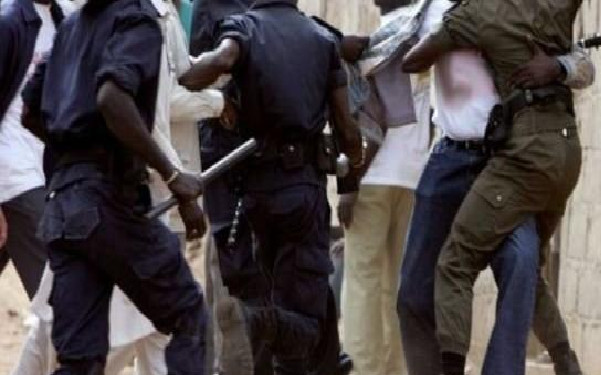 Ziguinchor sur des braises vendredi dernier: bataille rangée entre militants de Pastef et de l’APR à la Préfecture Ziguinchor sur des braises vendredi dernier: bataille rangée entre militants de Pastef et de l’APR à la Préfecture