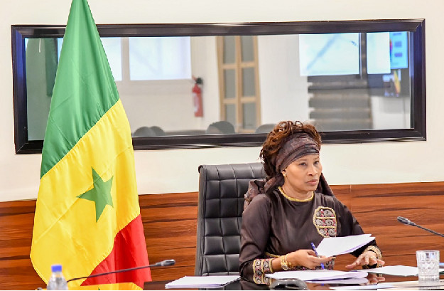 Visite de travail, problèmes consulaires de nos compatriotes : Le ministre Aïssata Tall Sall à Paris Visite de travail, problèmes consulaires de nos compatriotes : Le ministre Aïssata Tall Sall à Paris