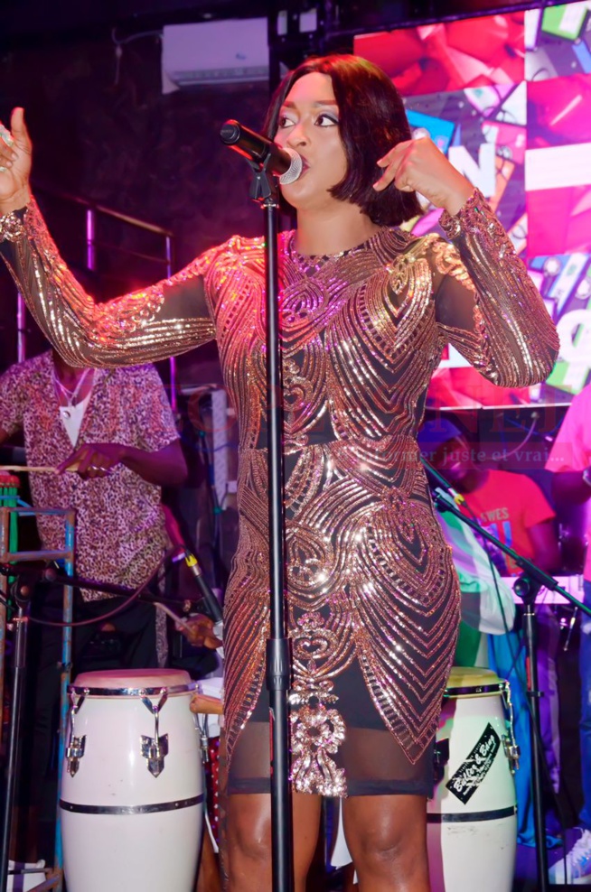 Titi la lionne de la musique signe un come back explosif dans une tenue trés classe au Queens Rte des Almadies. Regardez
