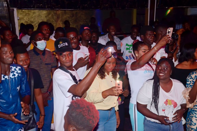 Titi la lionne de la musique signe un come back explosif dans une tenue trés classe au Queens Rte des Almadies. Regardez
