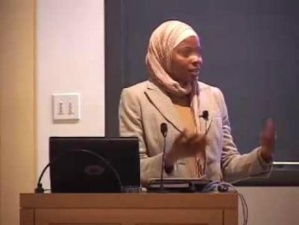 Une femme musulmane voilée devient professeur de droit à Harvard Une femme musulmane voilée devient professeur de droit à Harvard
