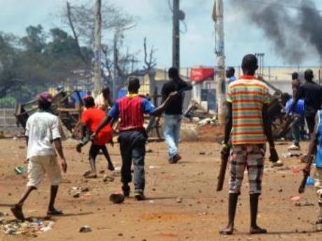 Guinée : chasse à l’homme ce lundi, un gendarme tué à Conakry Guinée : chasse à l’homme ce lundi, un gendarme tué à Conakry