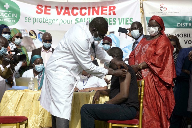 Mettre fin à la pandémie COVID-19 : de hauts dirigeants pour l’accélération de la vaccination dans le monde et en Afrique