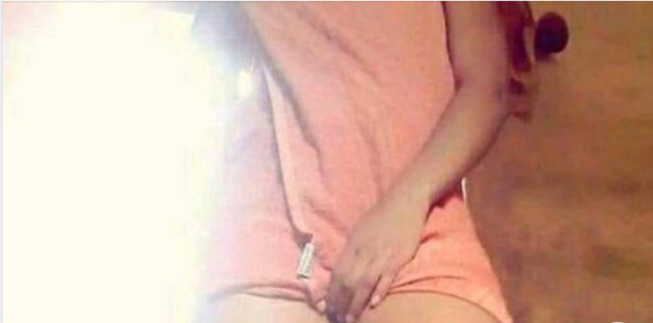 Soupçonnant l’amie de son amant d’adultère. Elle envoie ses photos nue à son mari Soupçonnant l’amie de son amant d’adultère. Elle envoie ses photos nue à son mari