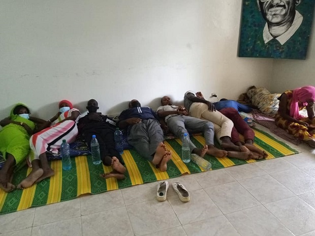 Enseignants des classes passerelles en grève de la faim : au Frapp, la liste s’allonge … Enseignants des classes passerelles en grève de la faim : au Frapp, la liste s’allonge …