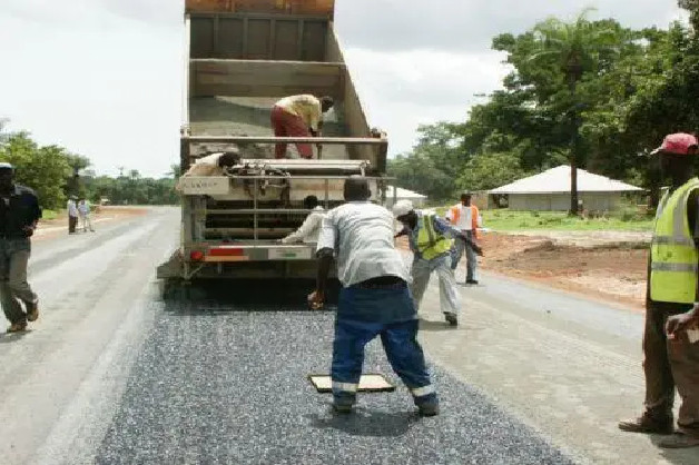 Dégradation de la chaussée : une intervention d’Ageroute sollicitée à la Zone Industrielle de Mbao Dégradation de la chaussée : une intervention d’Ageroute sollicitée à la Zone Industrielle de Mbao