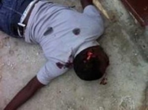 PATHE DIOP tue son père à coup de pelle PATHE DIOP tue son père à coup de pelle