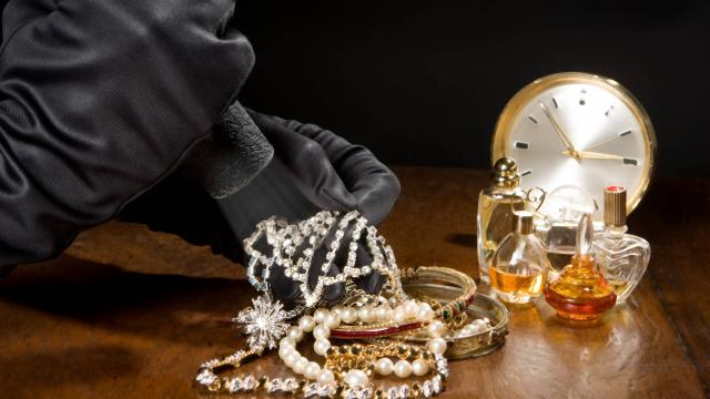 Cité Mackiyou Faye: Des bijoux en or et en diamant emportés, le voleur filmé...