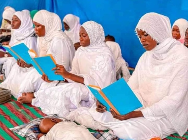 Lecture du Saint Coran: Ces belles images d’un groupe de jeunes filles célébrant le Magal Lecture du Saint Coran: Ces belles images d’un groupe de jeunes filles célébrant le Magal