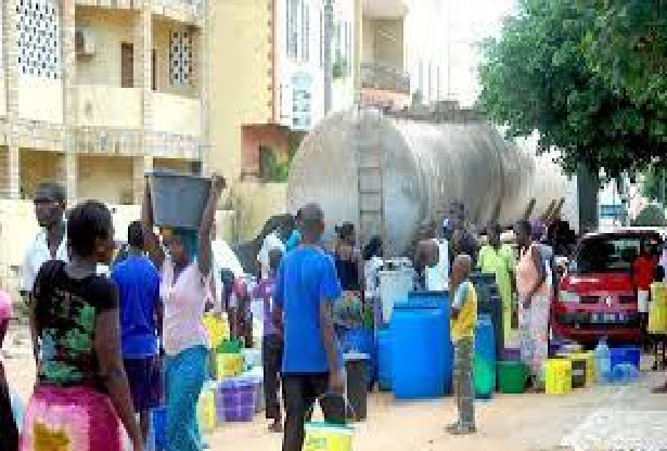 Manque d'eau à Touba : Réactions après le clavaires des milliers de fidèles plongés dans une grosse soif Manque d'eau à Touba : Réactions après le clavaires des milliers de fidèles plongés dans une grosse soif
