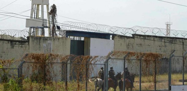 En Equateur, des affrontements dans une prison font au moins 116 morts En Equateur, des affrontements dans une prison font au moins 116 morts