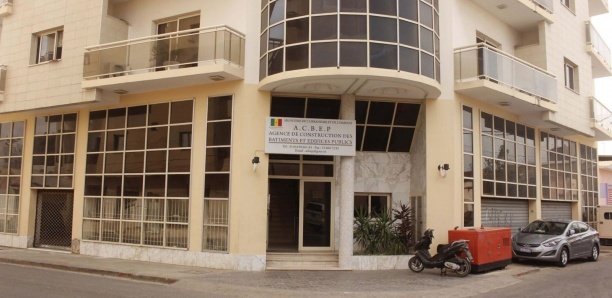 Acbep : Des primes ciblées de 800 000 Fcfa font grincer les dents du personnel Acbep : Des primes ciblées de 800 000 Fcfa font grincer les dents du personnel
