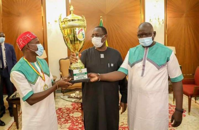 Macky SALL : »Je félicite le Casa Sports pour sa brillante victoire » Macky SALL : »Je félicite le Casa Sports pour sa brillante victoire »