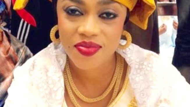 Magal 2021: Sokhna Aida Diallo a reçu en« Adiya » une parure en diamant et 160 millions de FCfa Magal 2021: Sokhna Aida Diallo a reçu en« Adiya » une parure en diamant et 160 millions de FCfa