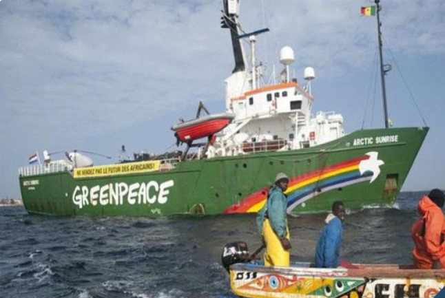 Pillage des eaux en Afrique de l'Ouest: Greenpeace intercepte un navire-citerne transportant de l'huile de poisson