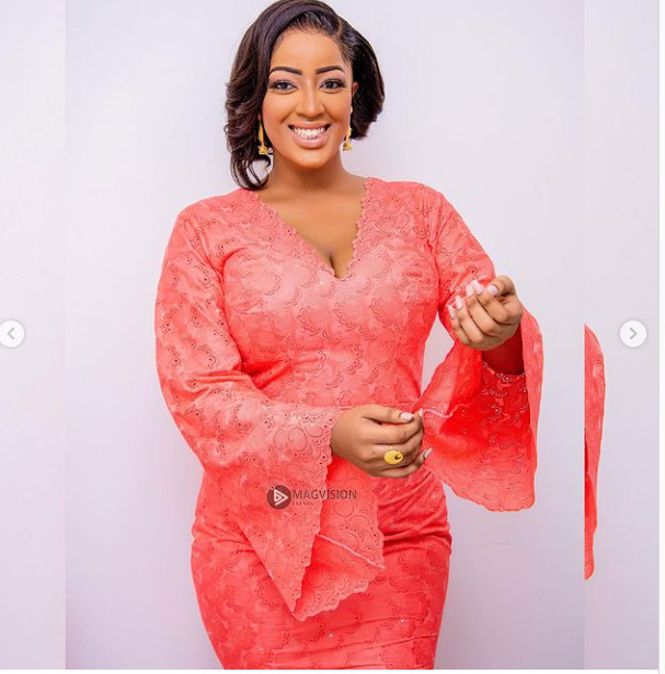L'actrice Betty sexy dans une tenue traditionnelle (Photos) L'actrice Betty sexy dans une tenue traditionnelle (Photos)