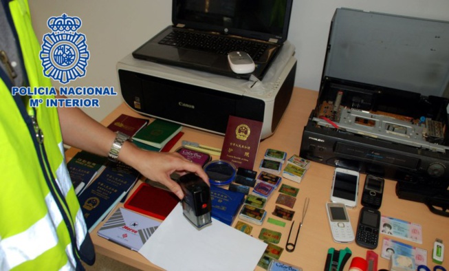 Trafic: 113 migrants obtiennent de faux passeports, 16 sénégalais arrêtés en Espagne Trafic: 113 migrants obtiennent de faux passeports, 16 sénégalais arrêtés en Espagne