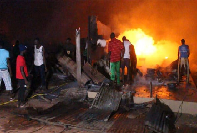 Incendie au Marché Khar Yalla À Médina Baye : Les victimes s’indignent et interpellent les autorités aphones Incendie au Marché Khar Yalla À Médina Baye : Les victimes s’indignent et interpellent les autorités aphones