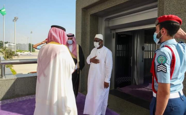 Après Dubaï, le Président Macky Sall prend la direction de l’Arabie Saoudite (Images) Après Dubaï, le Président Macky Sall prend la direction de l’Arabie Saoudite (Images)